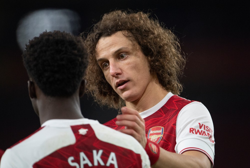 David Luiz advising Saka (©Gallo Images)